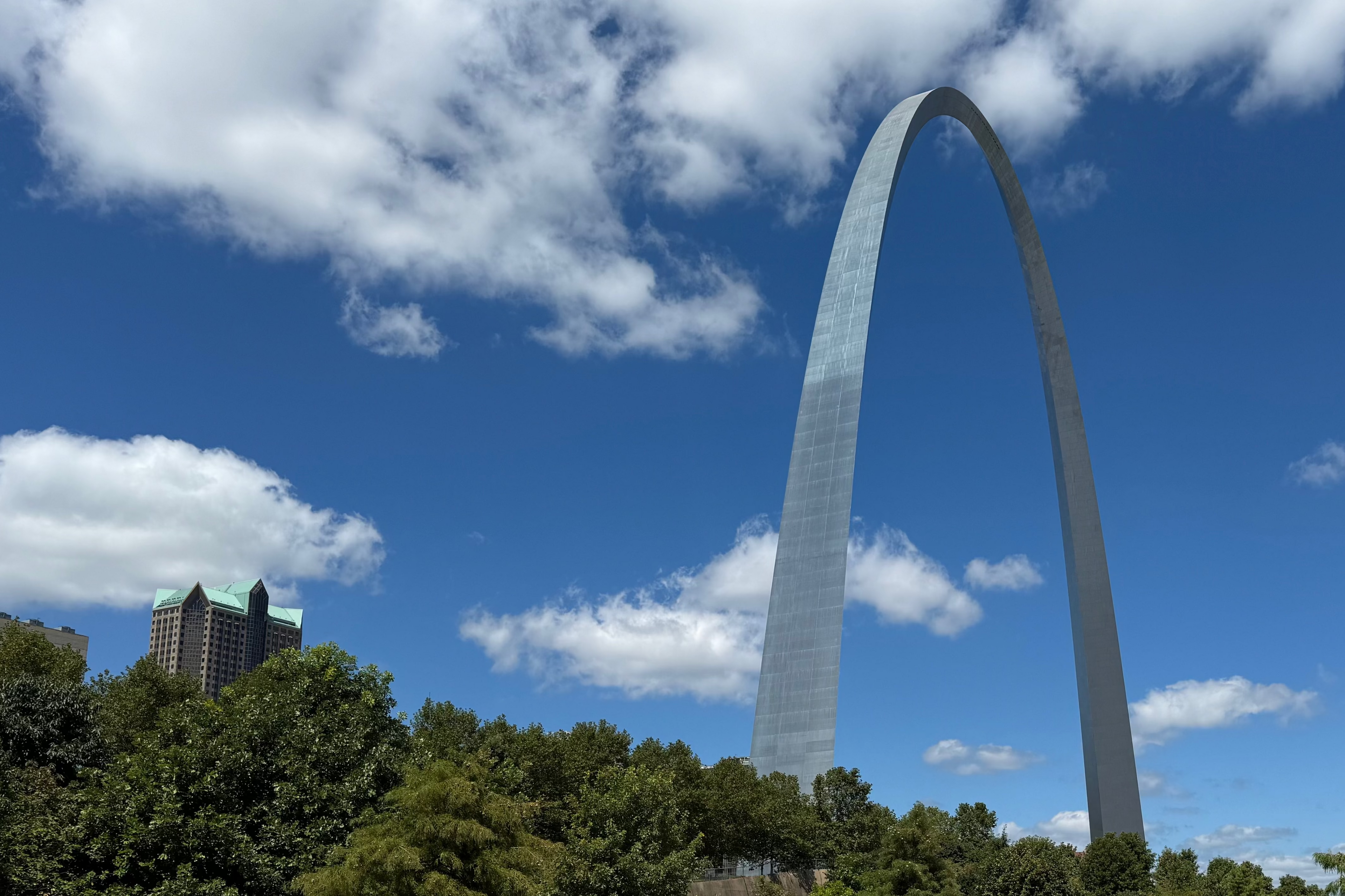 The St. Louis Arch with the park in the foreground and downtown in the background.